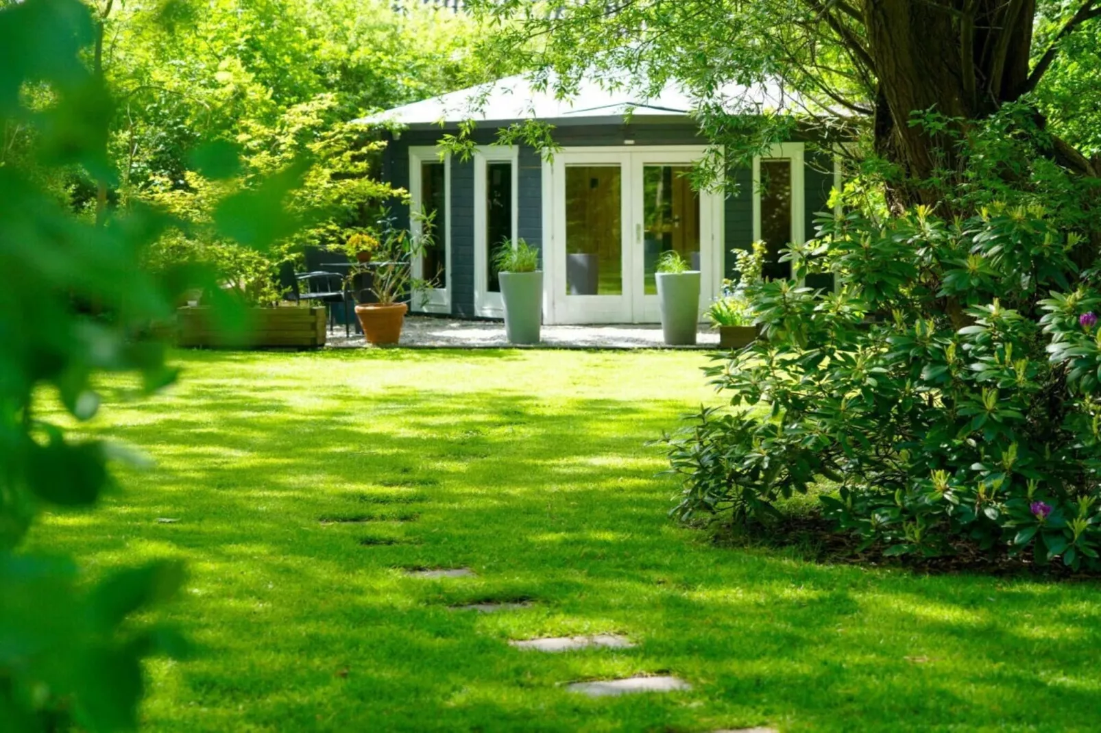 604284 - Buitenkant zomer