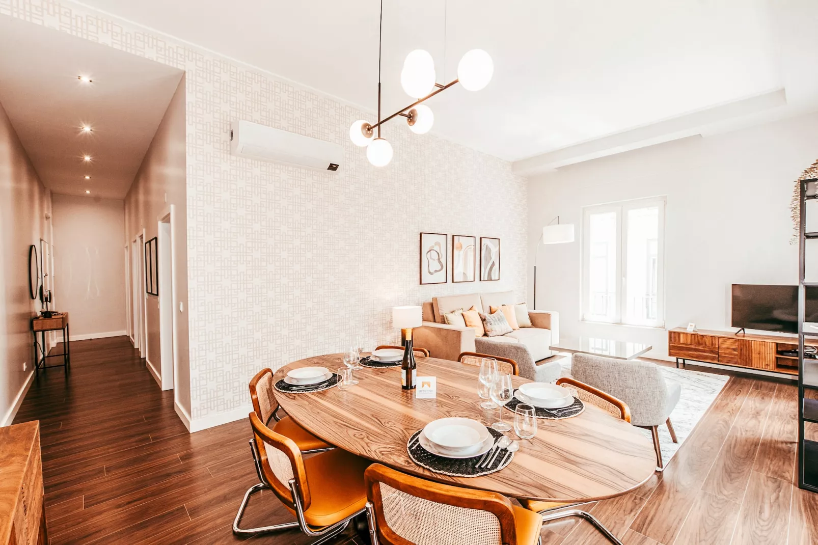 Elegant & Sophisticated Campo Ourique by GT House-Eetkamer