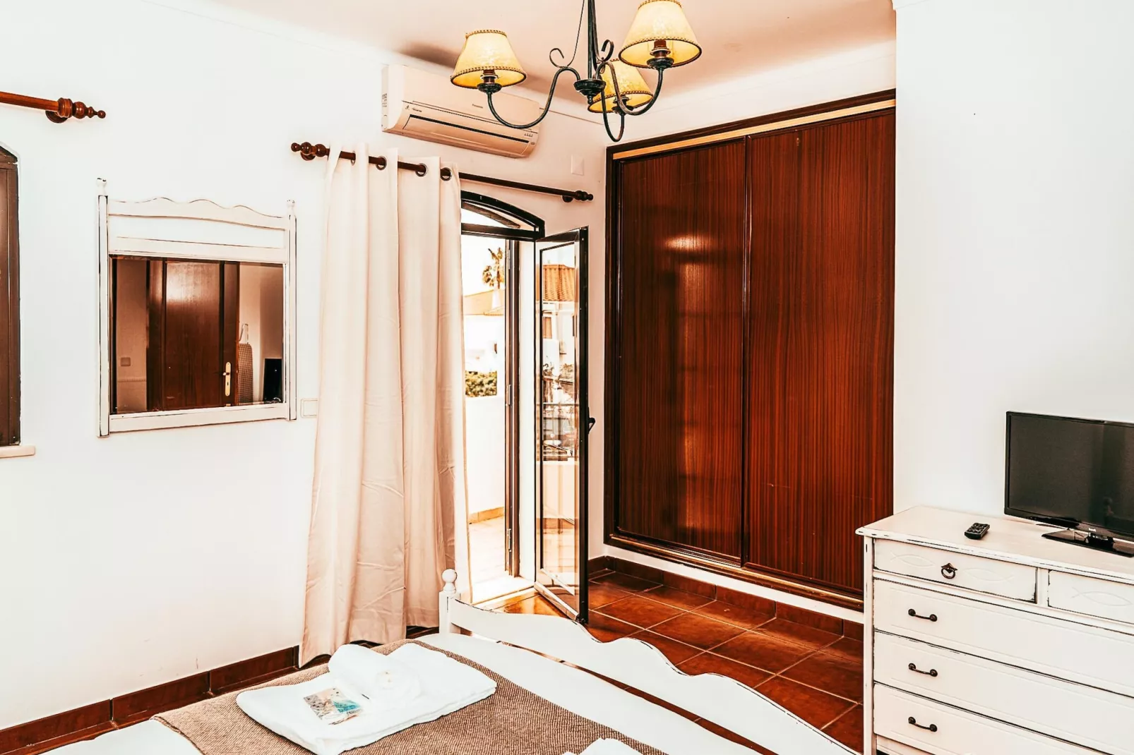 Altura Beach Villa by GT House-Slaapkamer