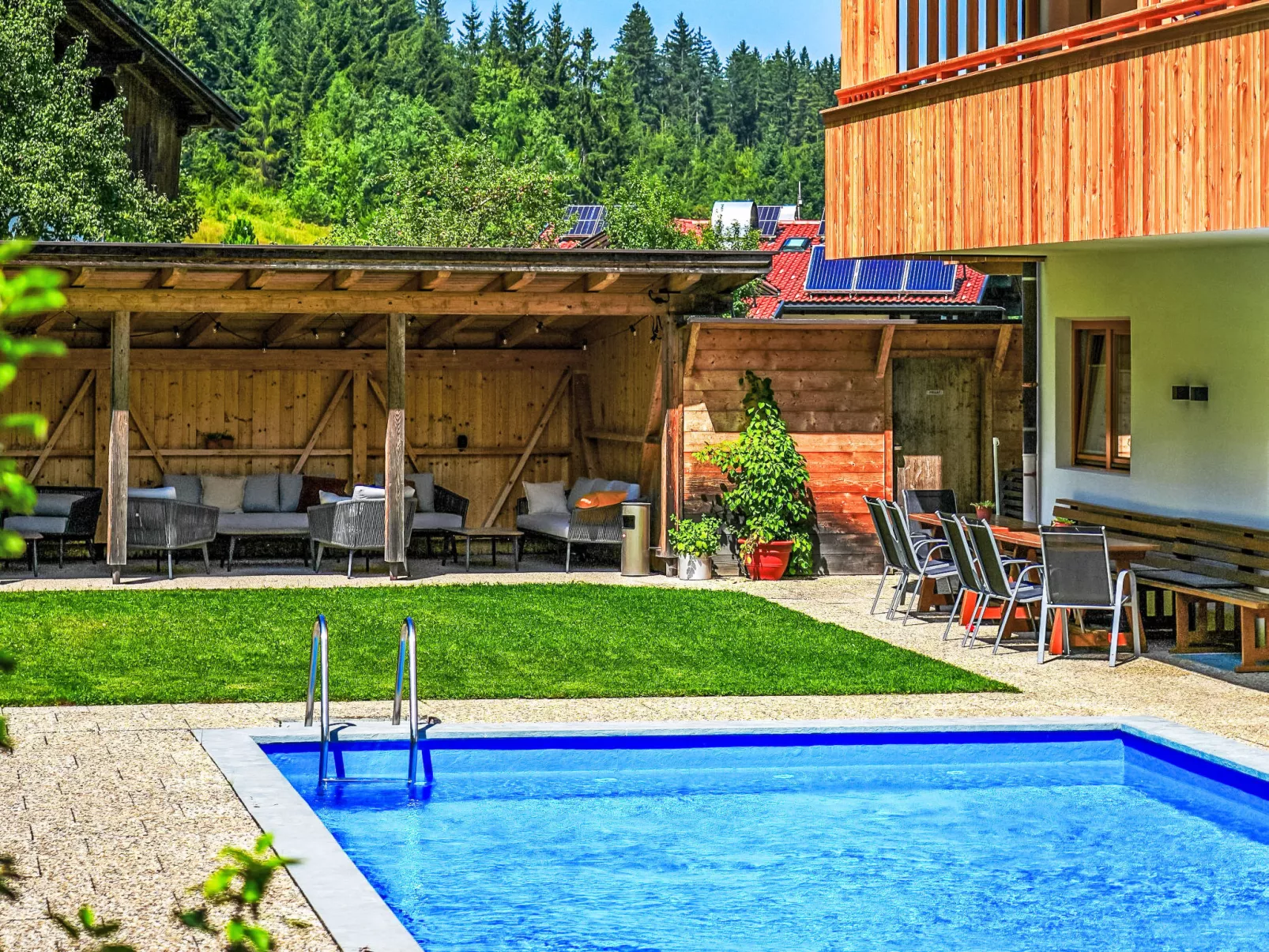 Aparthotel Iris-Buiten