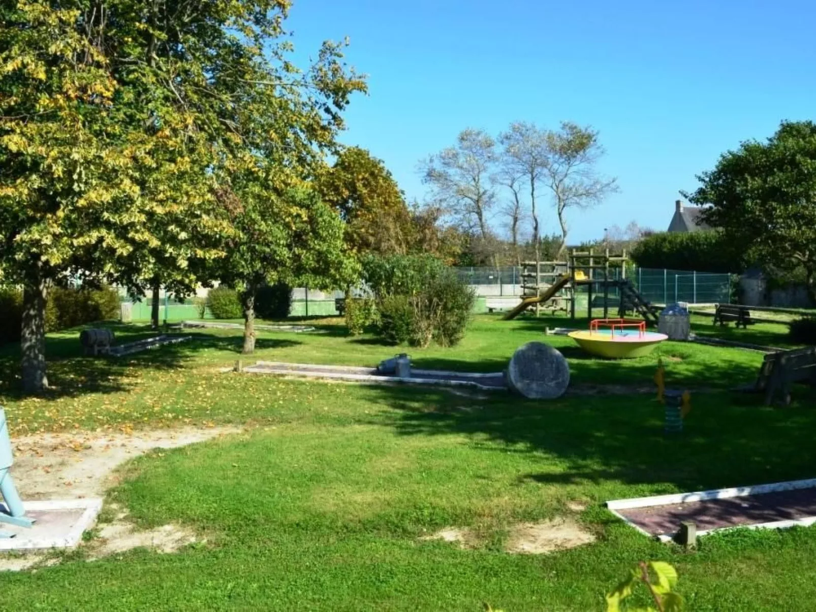 "Garence" mit eigener Terrasse-Buiten