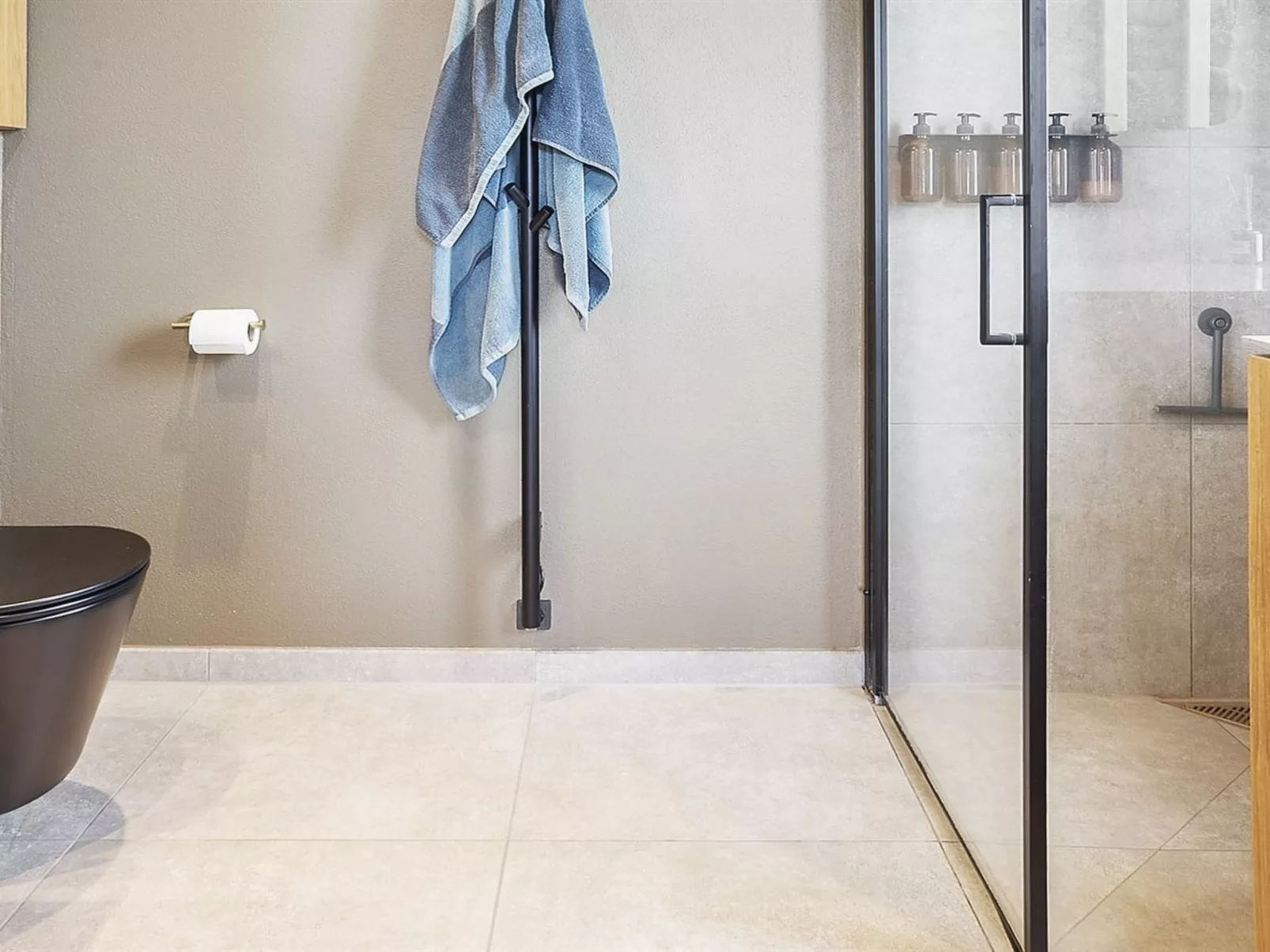 "Greta" - 125m from the sea-Binnen