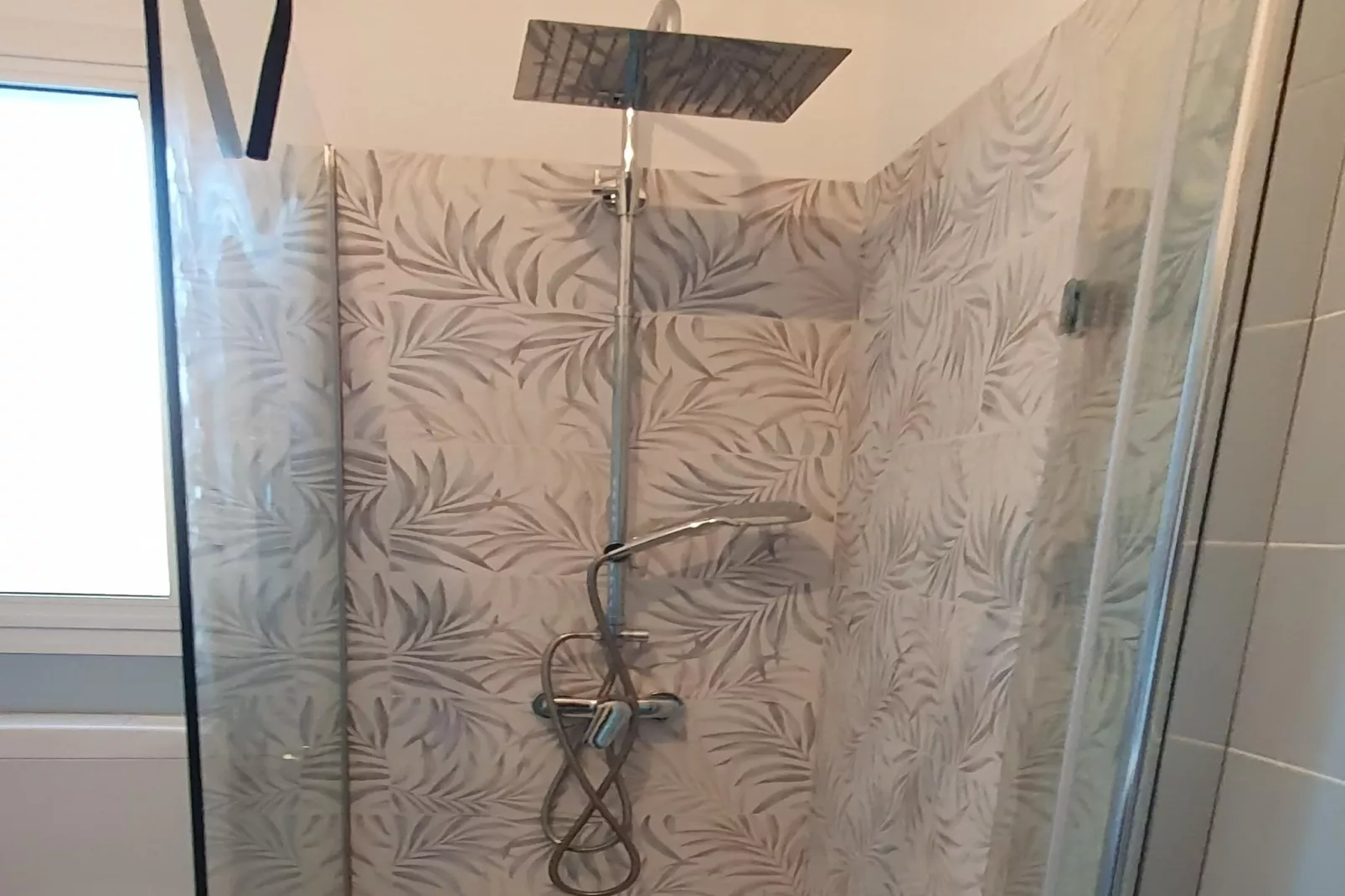 Charmante Villa mit drei Apartments und Meerblick KReidl-Badkamer