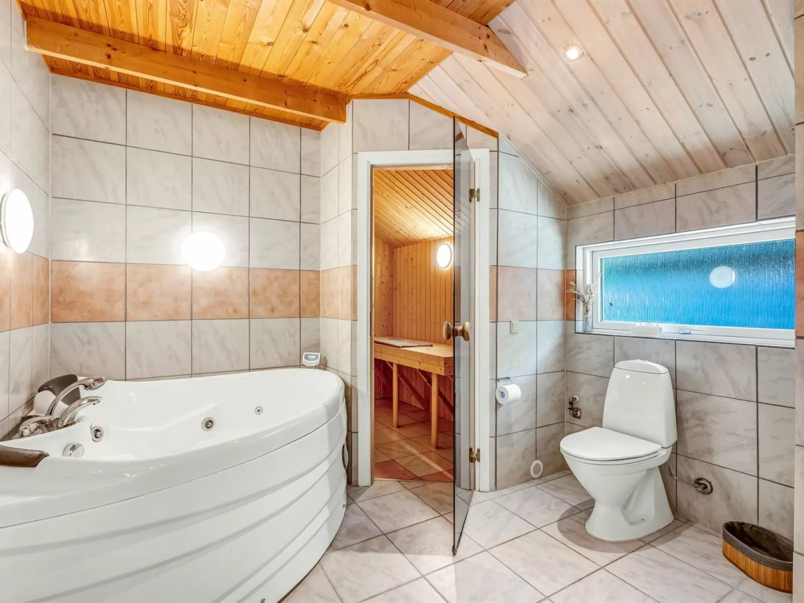 "Iorund" - 10km from the sea-Binnen