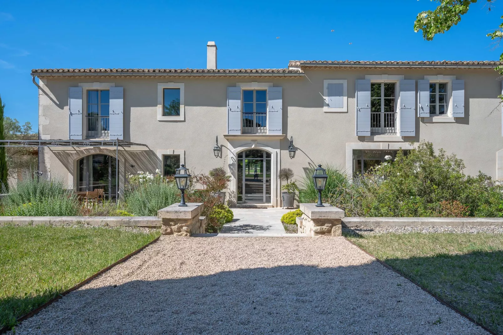 Mas prestigieux au coeur de Saint-Remy-de-Provence-Buitenkant zomer