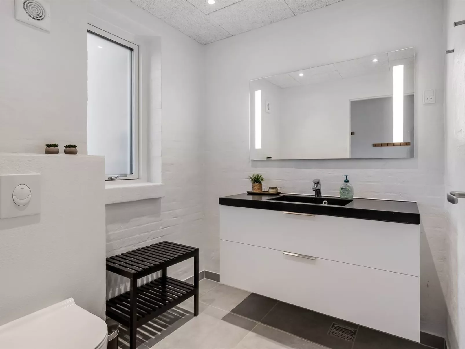 "Cyrill" - 2km from the sea - Binnen