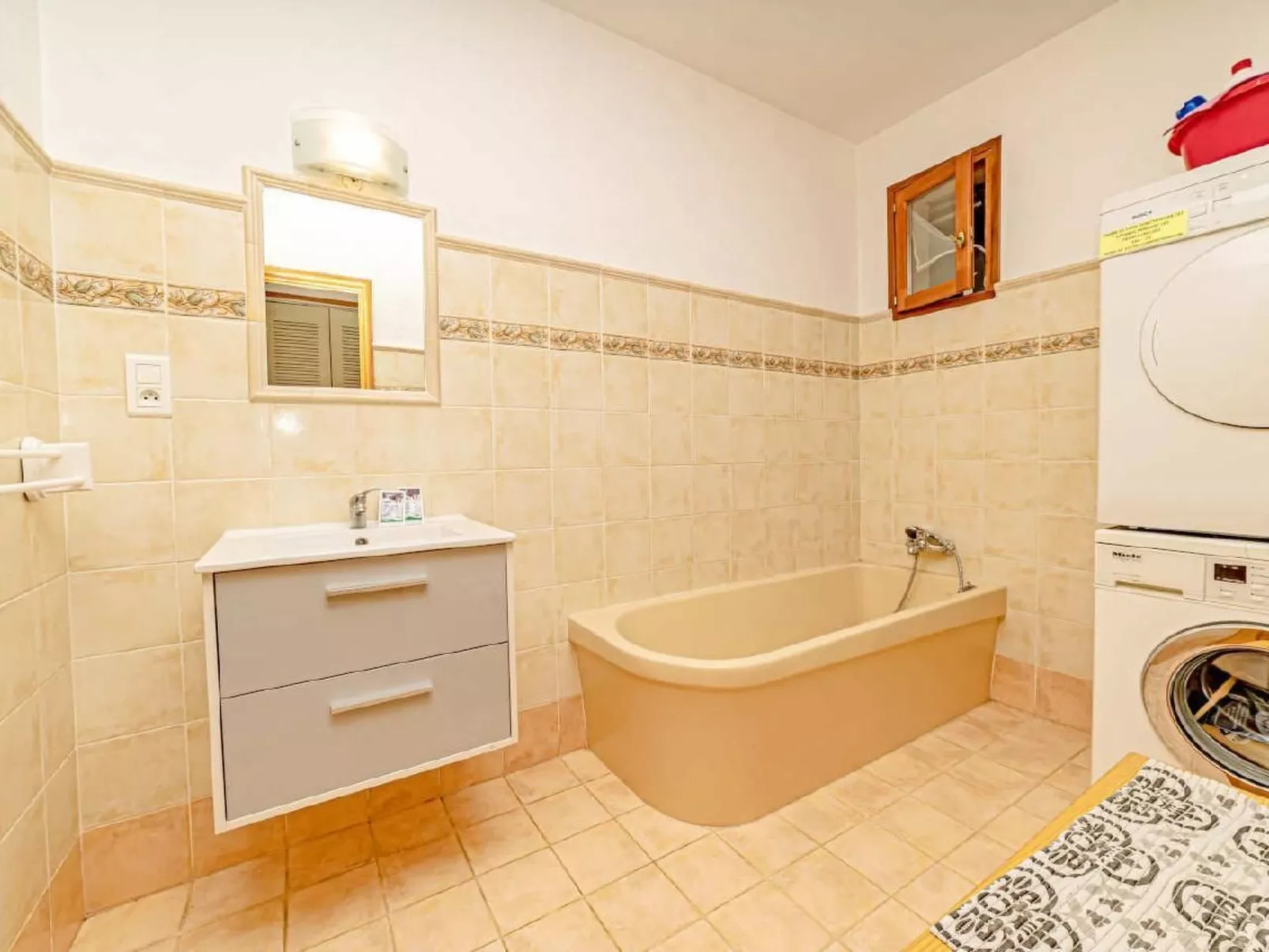 Locations-06 - Die Eugenie - Image-tags.info