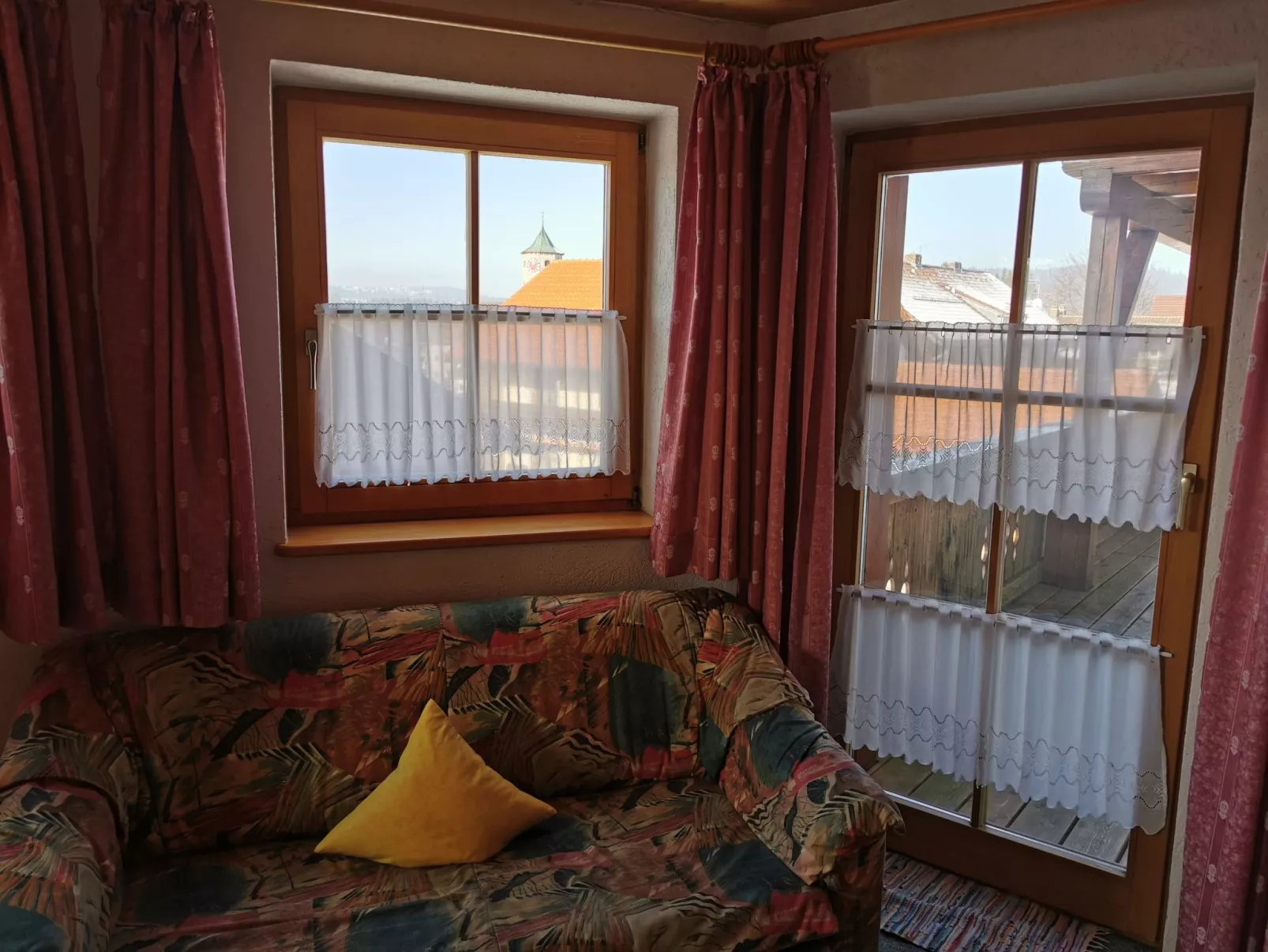 Mit komplett eingerichteter Küchenzeile im Wohnraum - Image-tags.info