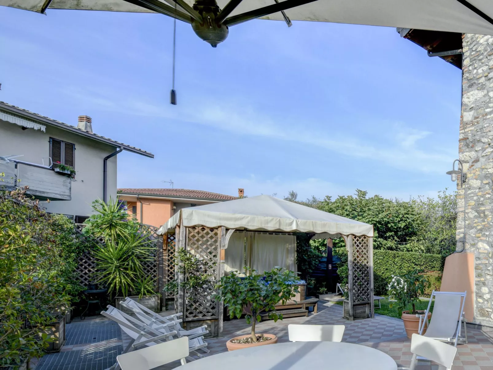 Wunderschöne Wohnung mit Garten und Grill - Image-tags.info