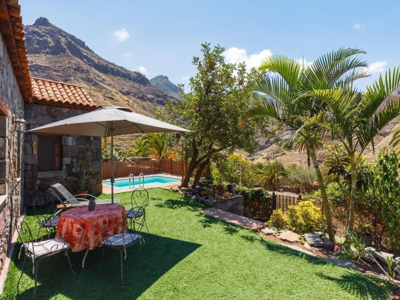 Komfortables Ferienhaus mit privatem Pool und idealer Lage im Naturpark mit Näh - Image-tags.info