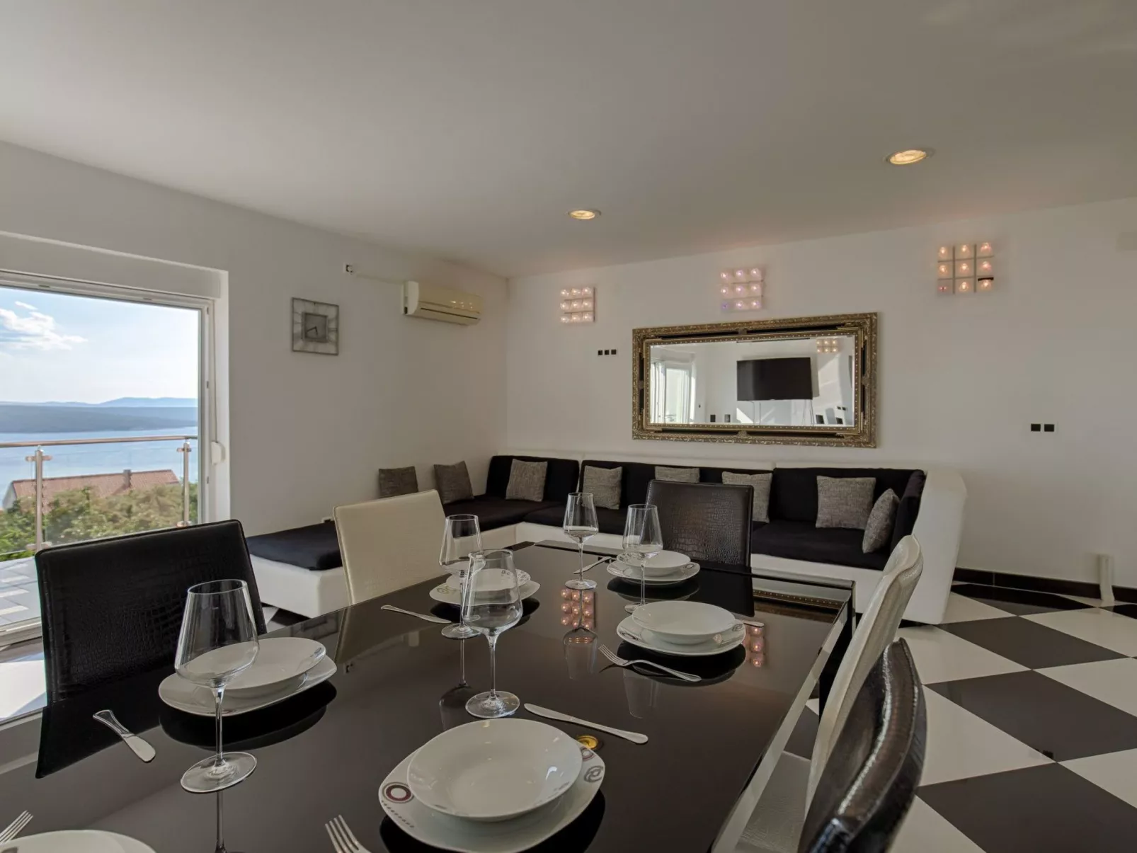 Villa mit Pool und schönem Meerblick - Image-tags.info