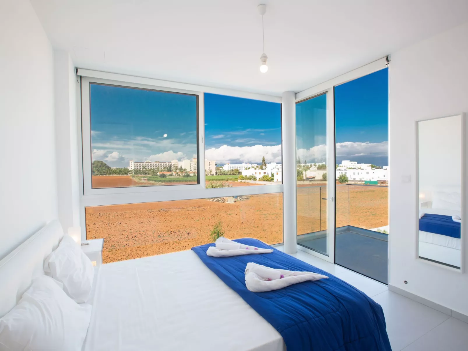 3-Schlafzimmer-Villa mit Pool, Dachgarten, Meerblick - Image-tags.info