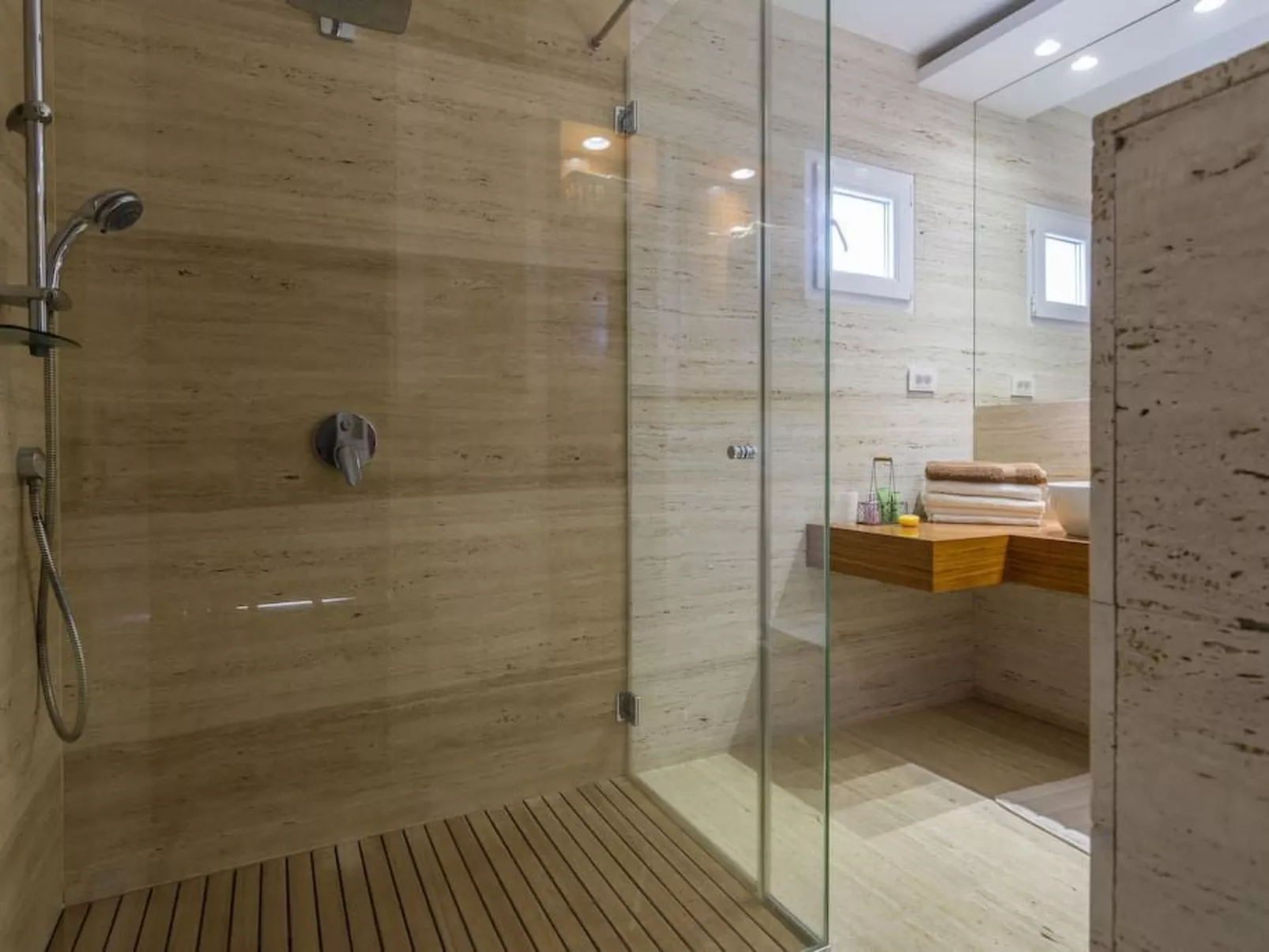 Luxuriöse Villa White Rose mit Pool in der Nähe von Zrče Beach - Image-tags.info