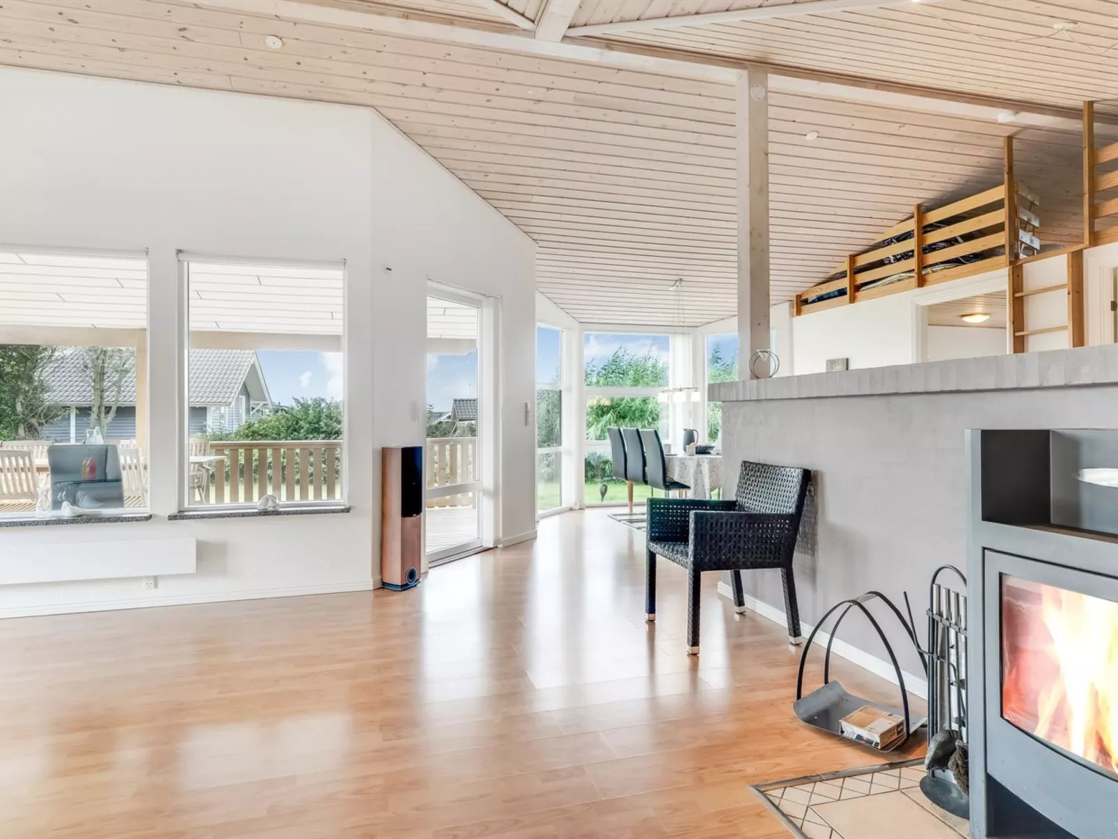 "Elnur" - 200m to the fjord - Binnen