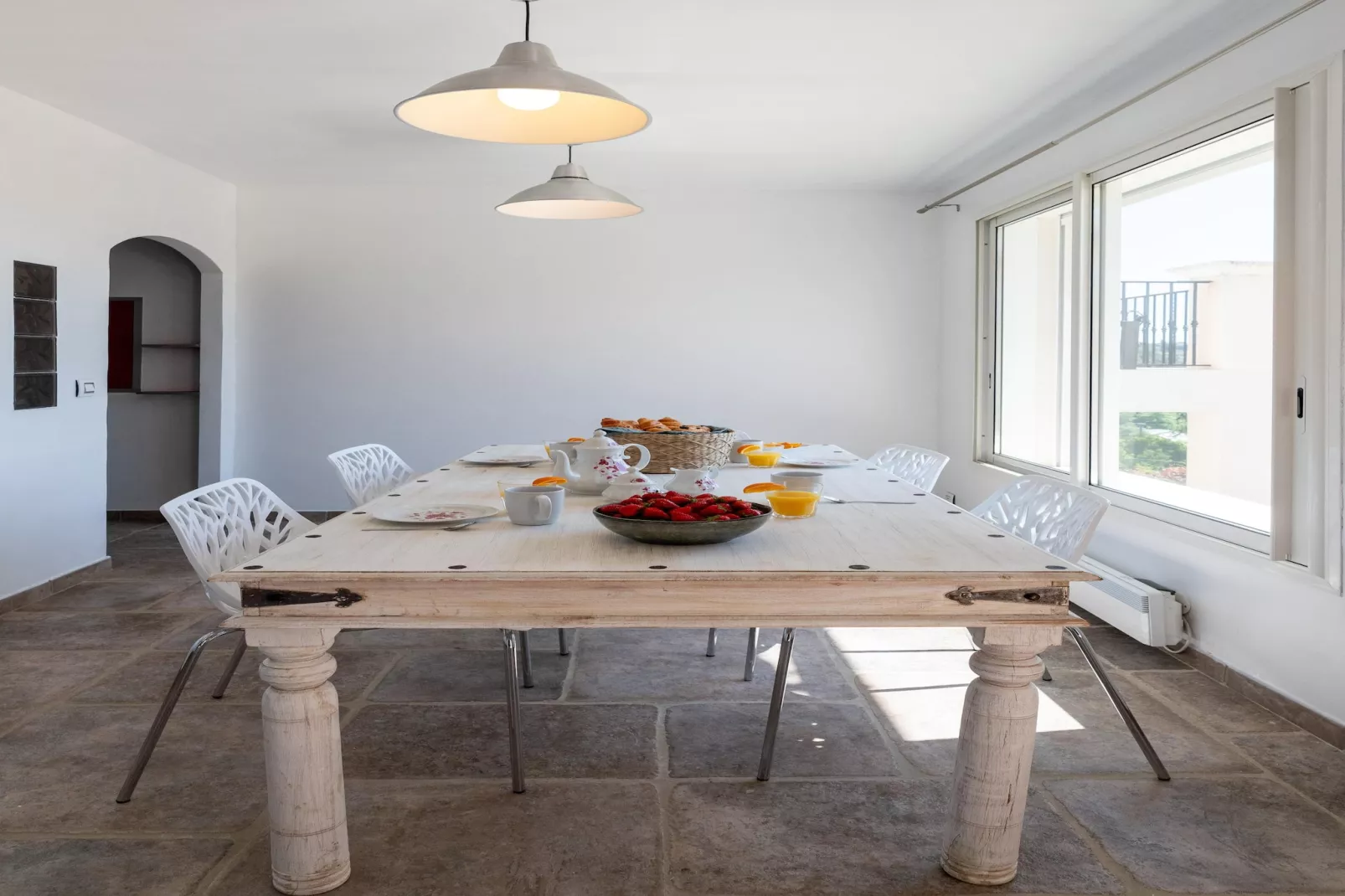 Villa Calade-Eetkamer