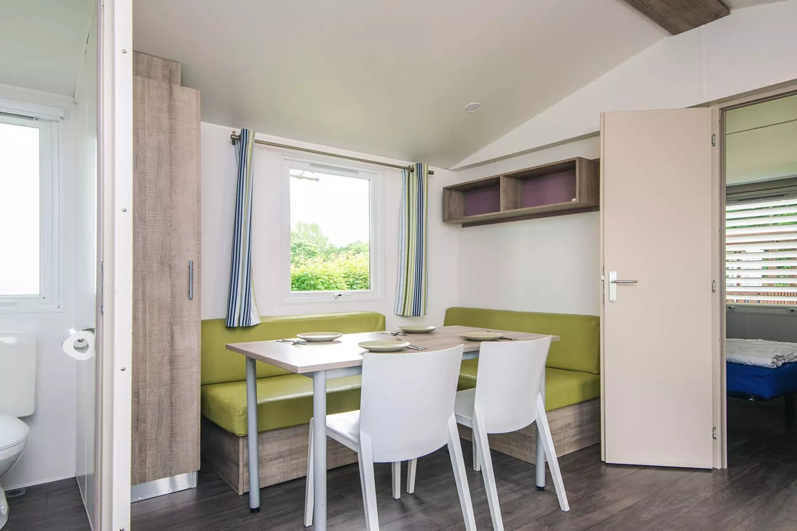 Luksus hytte til 4 pers., med bad-Binnen