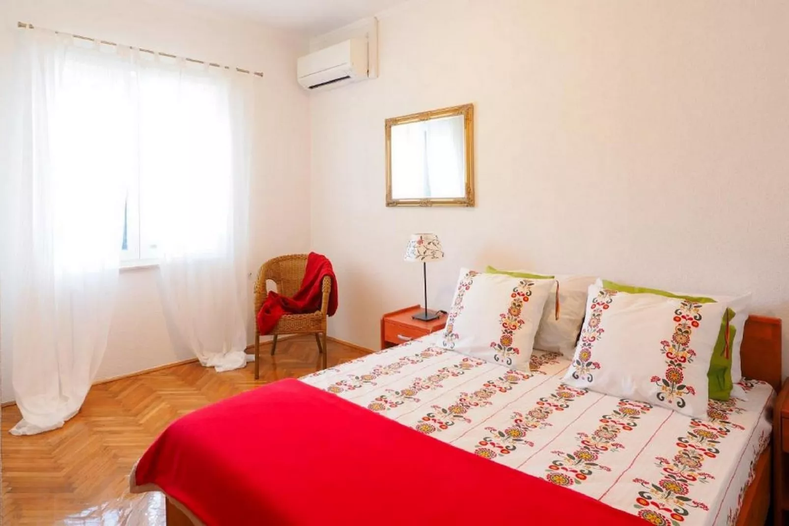 Villa Antonija - Four-Bedroom Villa with Terrace and Private Pool-Slaapkamer