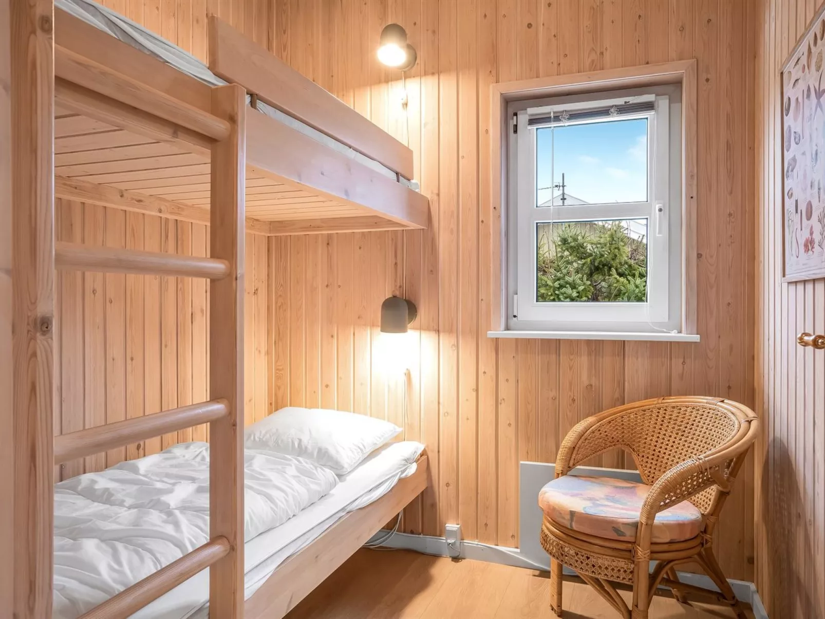 "Henne" -  from the sea-Binnen