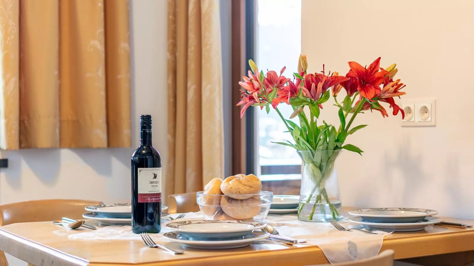 Landhaus Marchfeld Top 1  Top 2 - Eetkamer