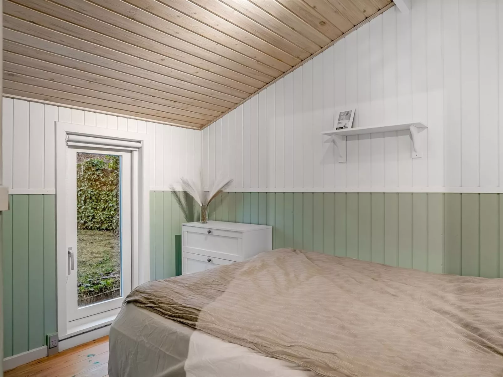 "Felicia" -  from the sea - Binnen