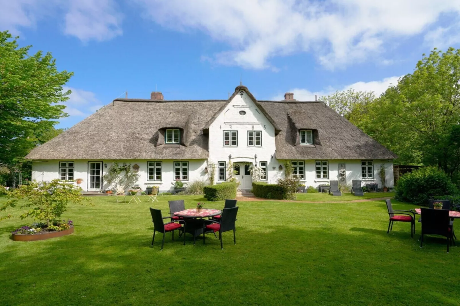 604282 - Buitenkant zomer