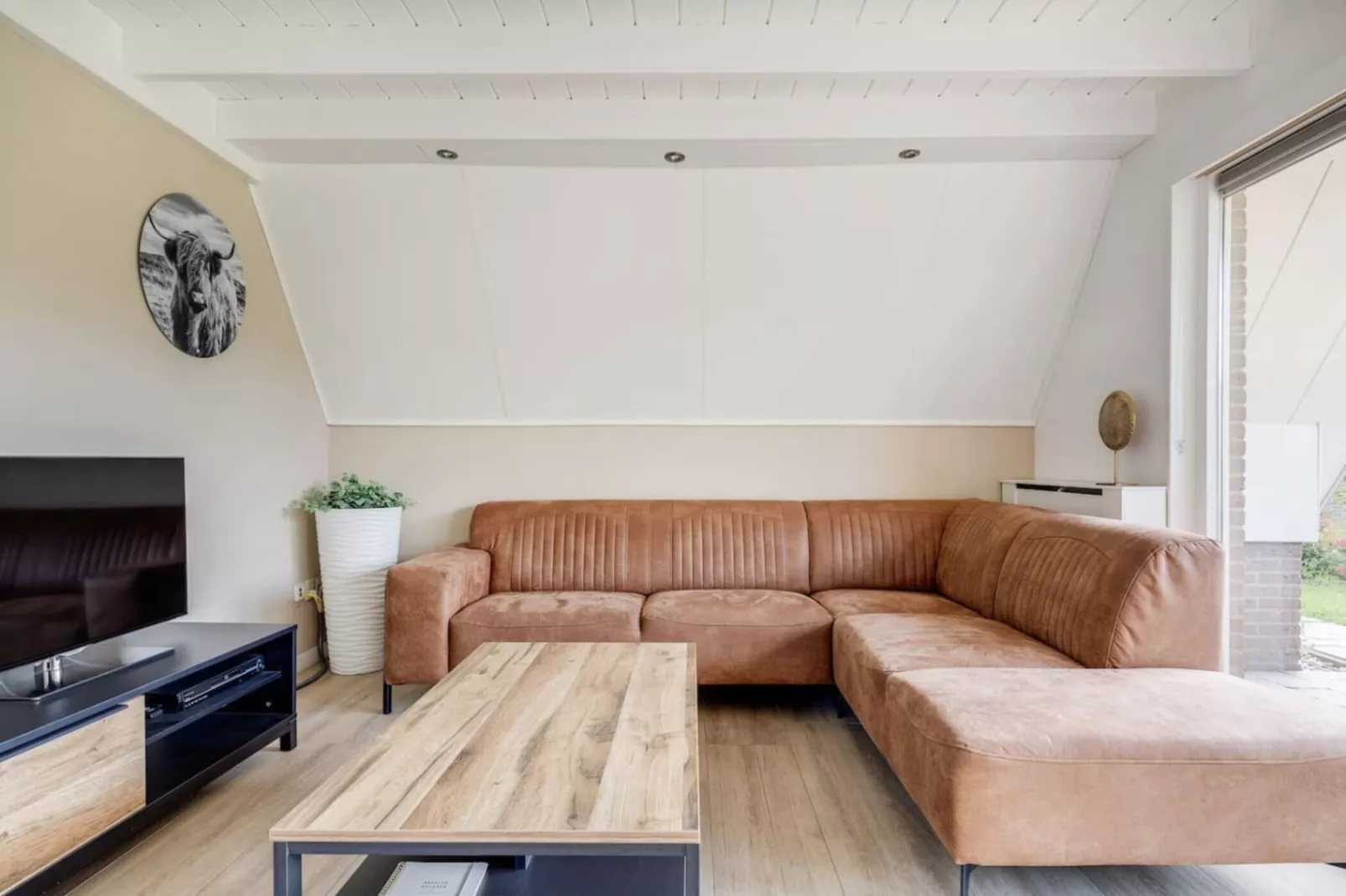 107 | Buizerd | Fijne bungalow met ruime tuin-Woonkamer