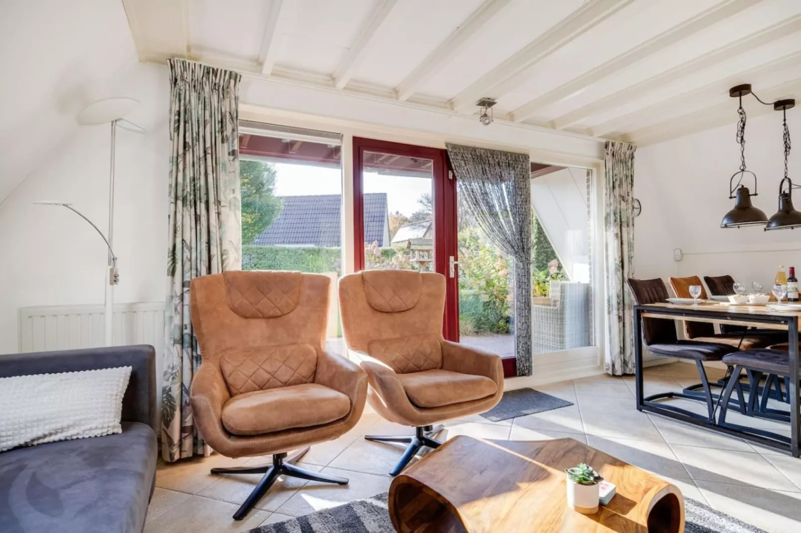 92 | Gaai | Prachtige bungalow nabij natuur-Woonkamer