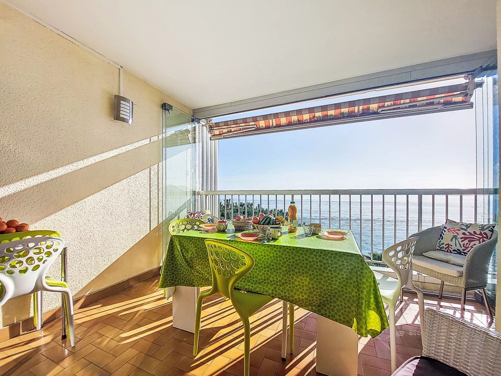 Cannes Midi - Buiten