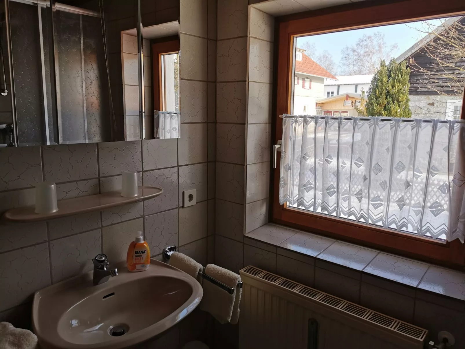 Mit komplett eingerichteter Küchenzeile im Wohnraum - Image-tags.info