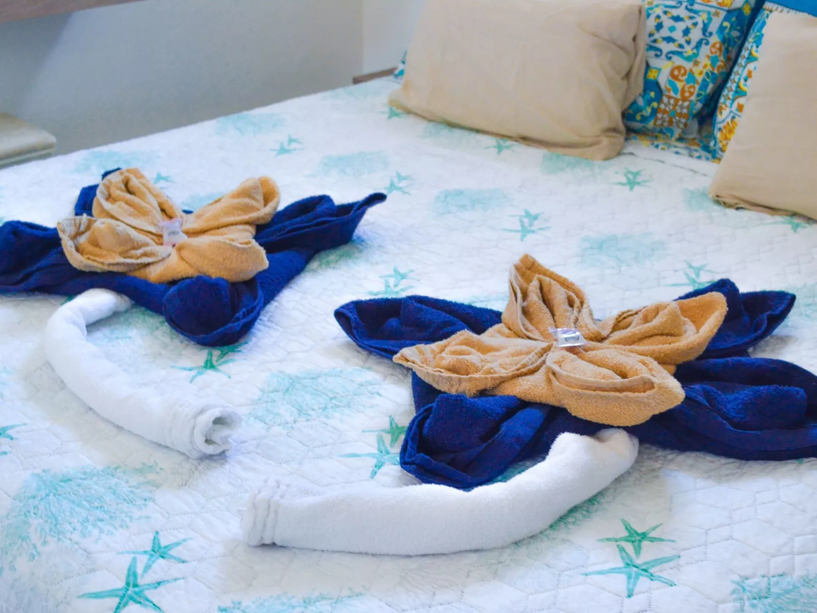 Mit privatem Garten, Meerblick und Gemeinschaftspool - Image-tags.info