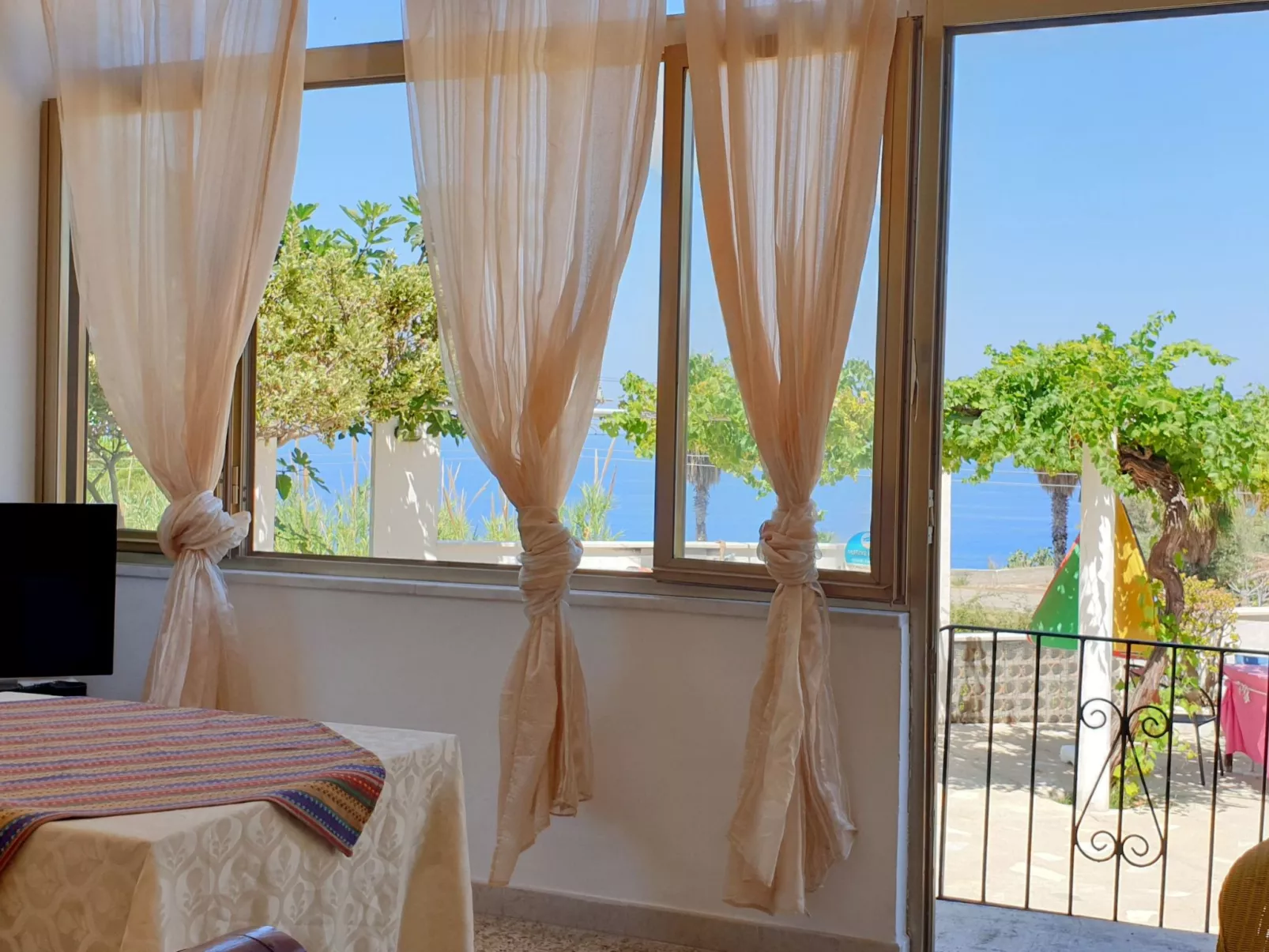 Ferienvilla bei Tropea mit Blick auf das Meer und die liparischen Inseln - Image-tags.info