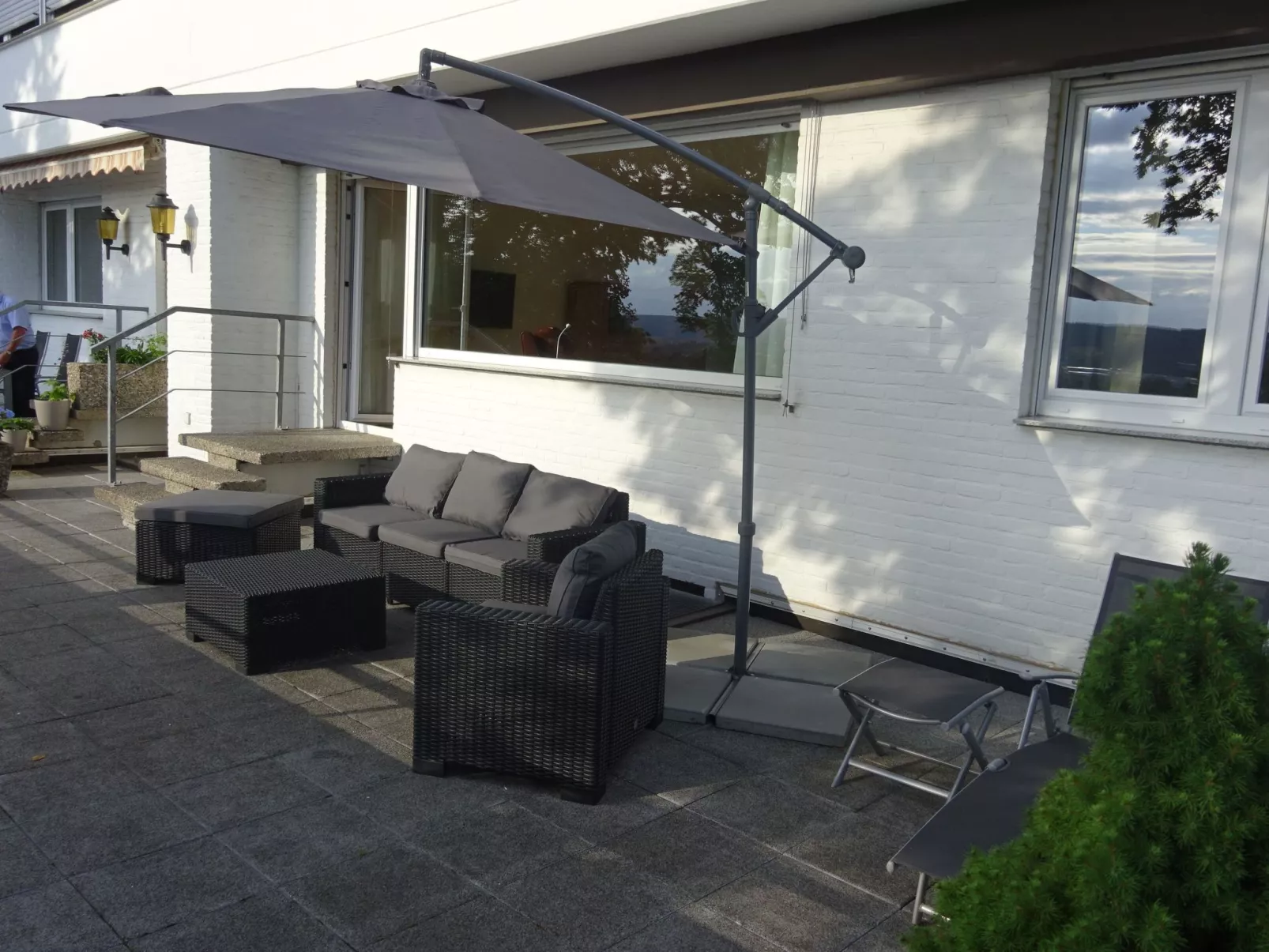 Großzügige Wohnung mit Terrasse und Rheintalblick - Image-tags.info