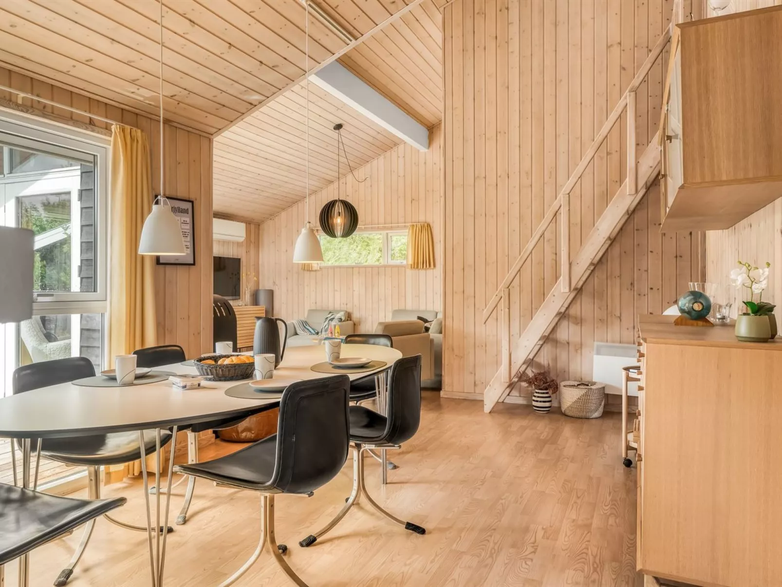 "Alisa" - 1.9km from the sea - Binnen