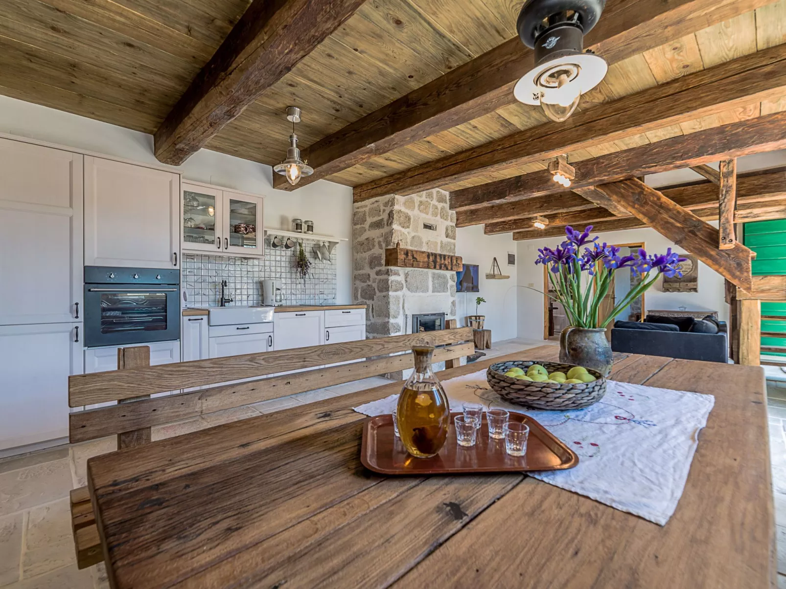 "Lipa" mit Schwimmbad - Image-tags.info