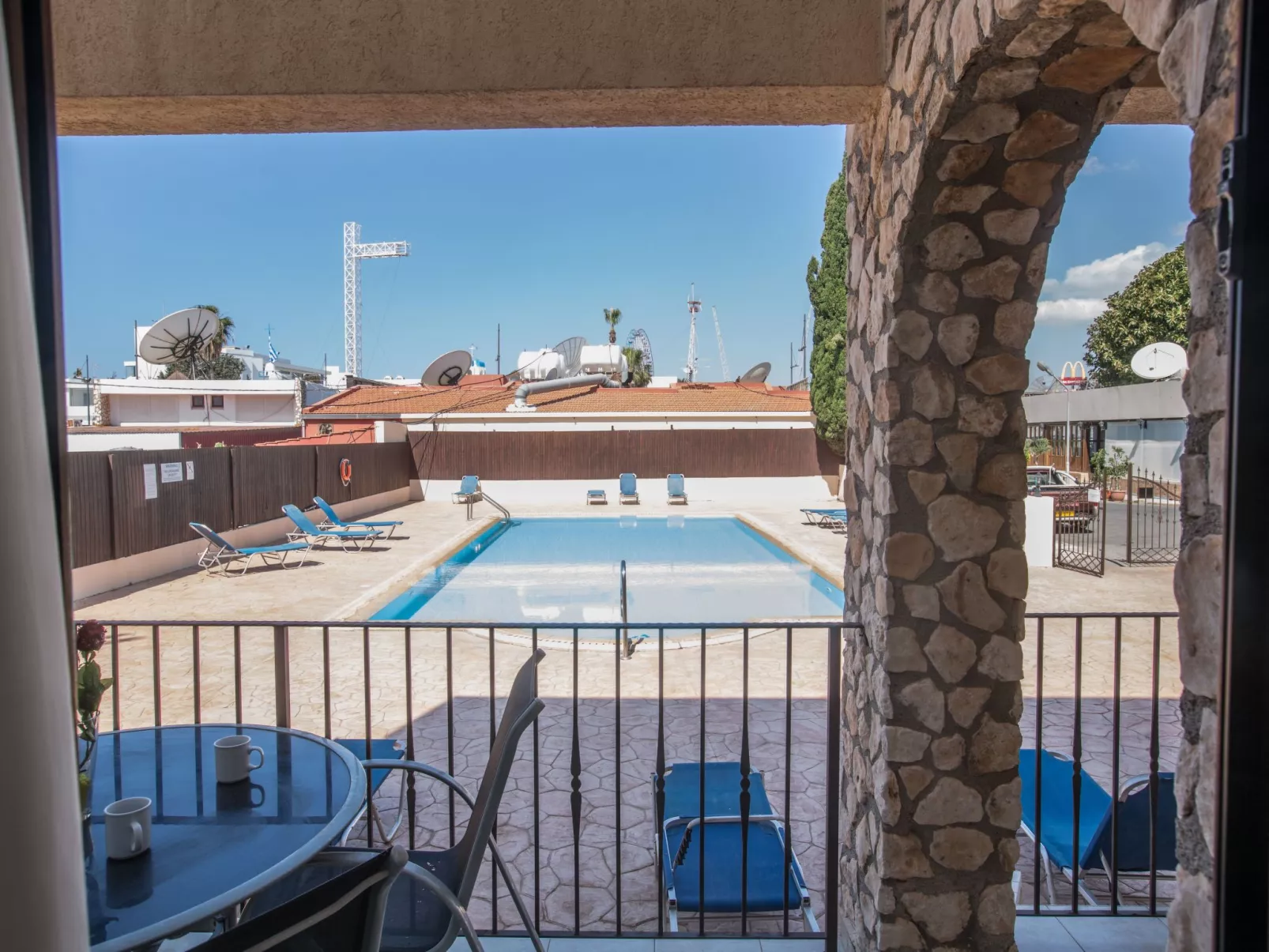 Geräumige Wohnung mit Gemeinschaftspool - Image-tags.info