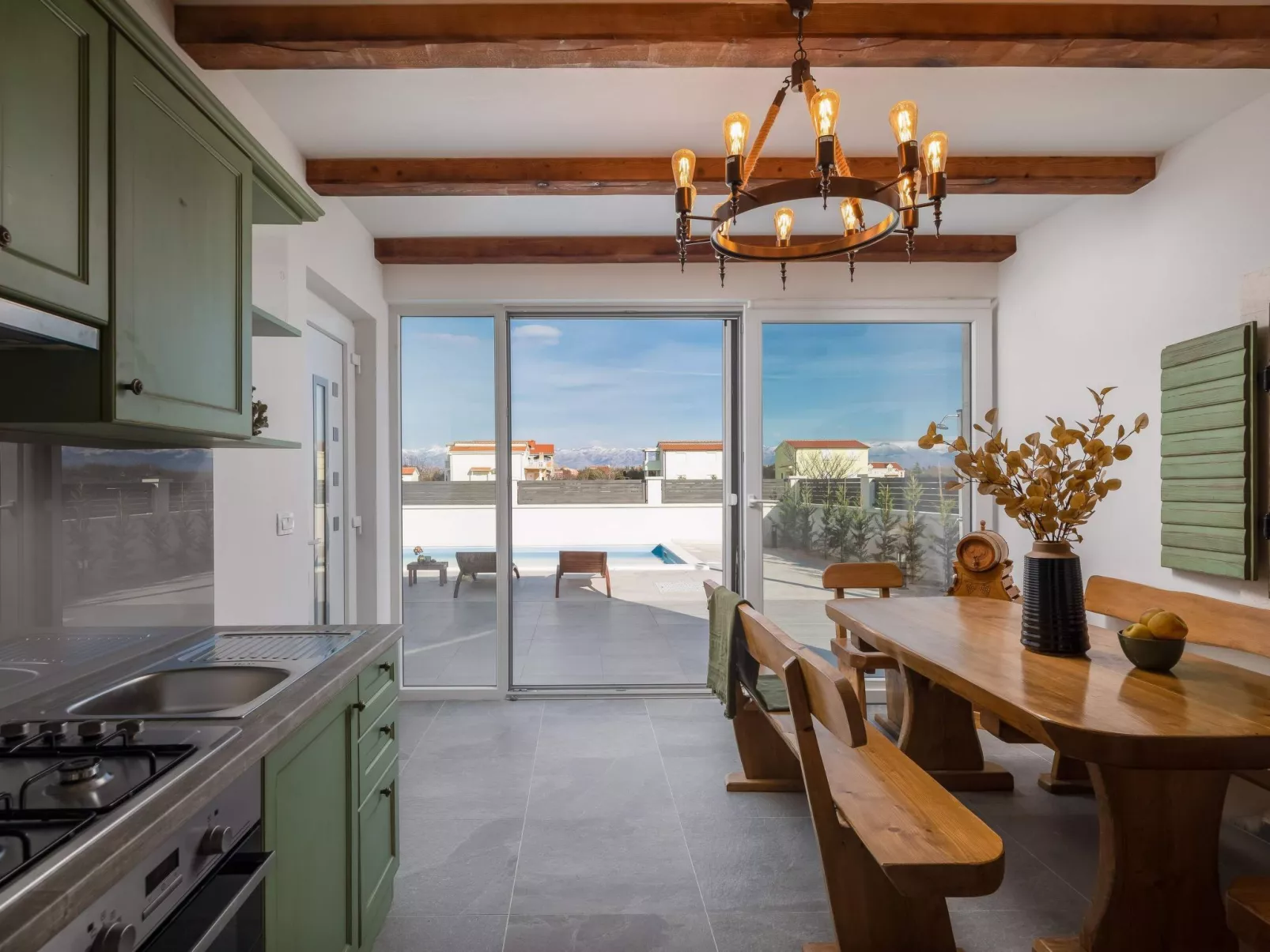 Villa in Strandnähe, Pool, Kinderspielplatz - Image-tags.info