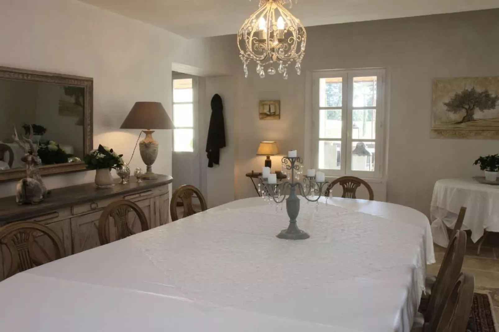 Bast de Charme L141 - Eetkamer