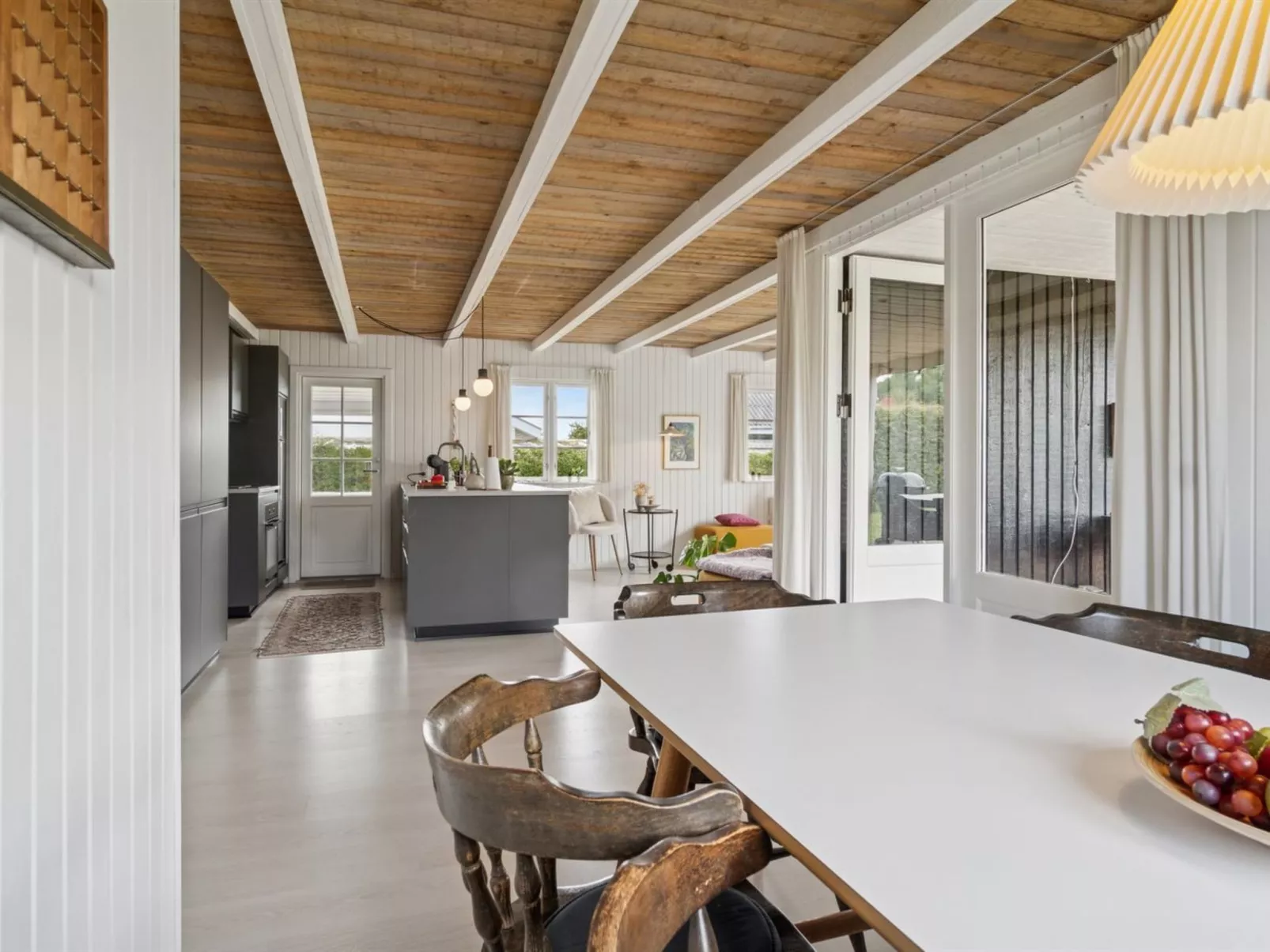 "Bjarni" - 180m from the sea - Binnen