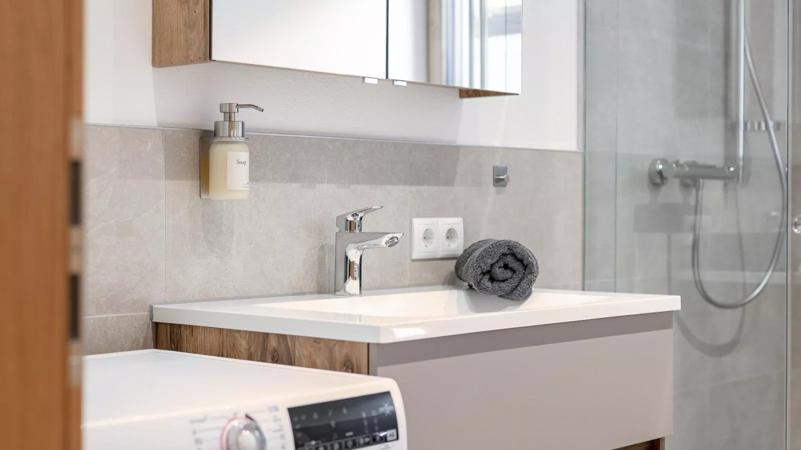 OberhAUSZEIT - Badkamer