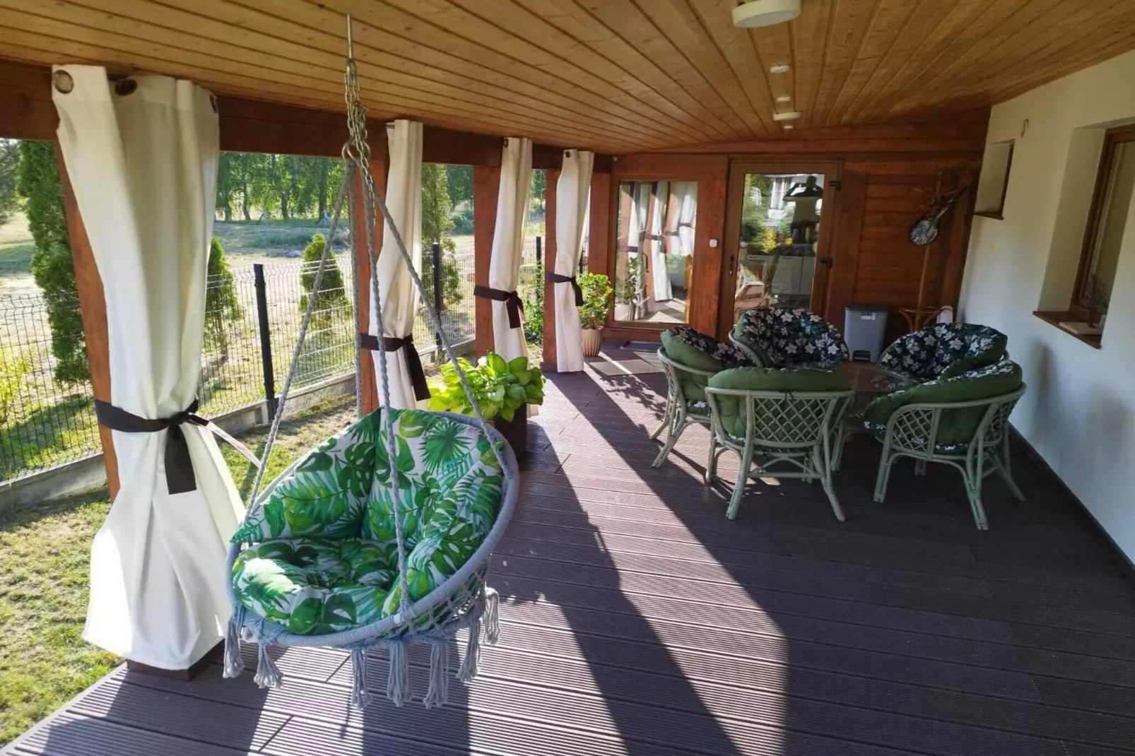 HolidayHouse with the big tarasse&garden in Kolczewo LIT-Terrasbalkon