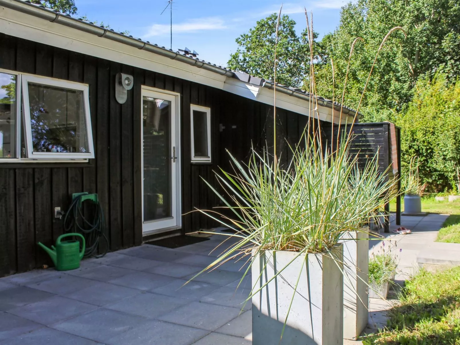 "Lilla" - 120m from the sea - Buiten