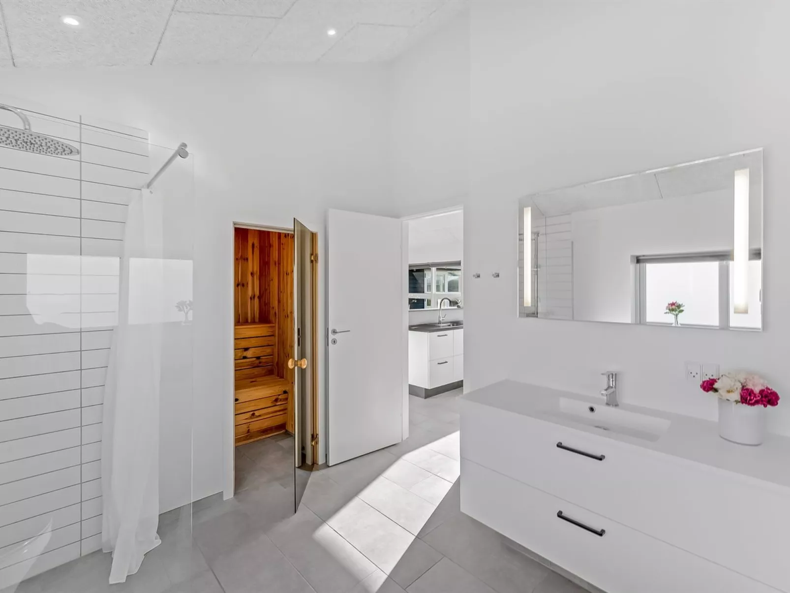 "Niesina" -  from the sea-Binnen