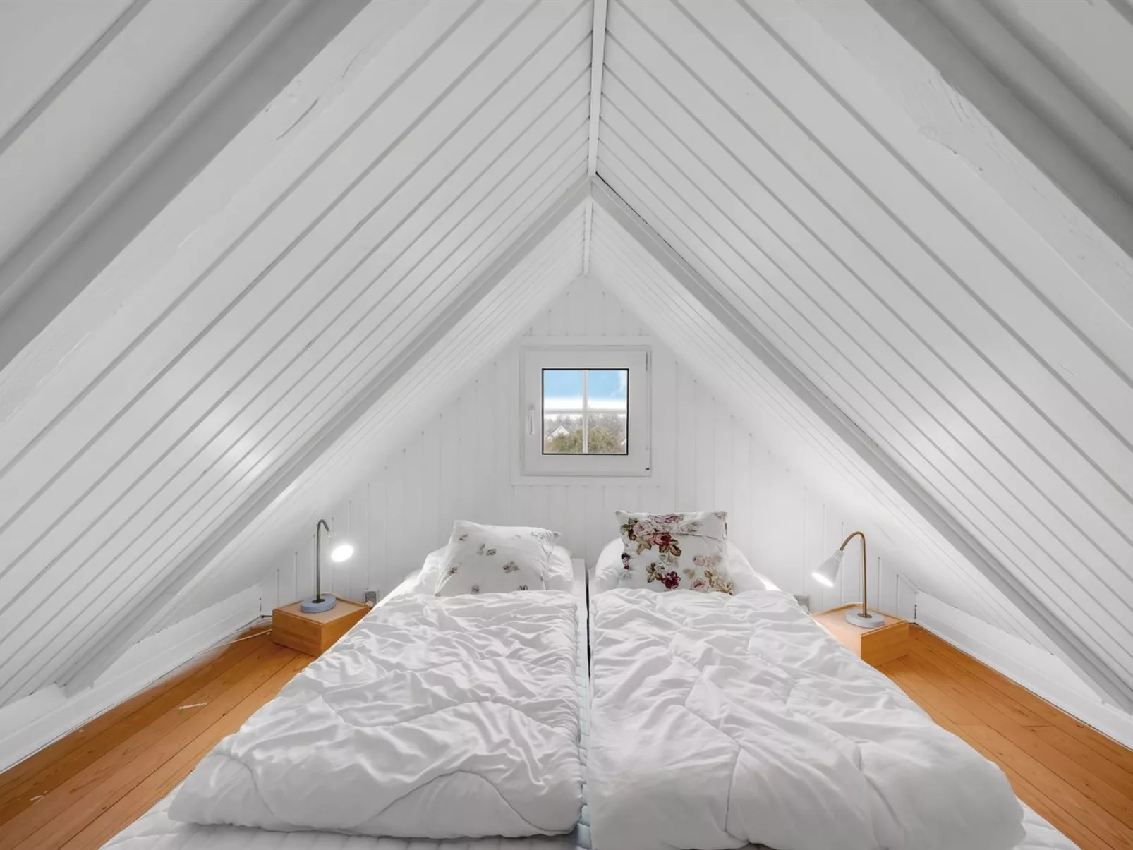 "Gunhwat" - 350m to the fjord-Binnen