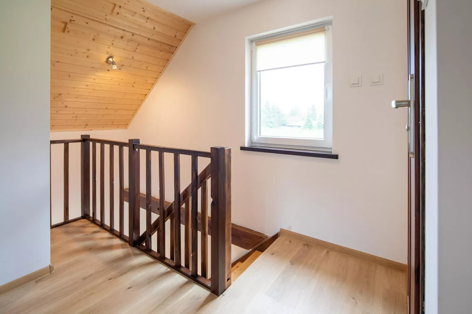 Komfortowe domki wakacyjne dla 5 osób w Lędzinie-Hal-ontvangst