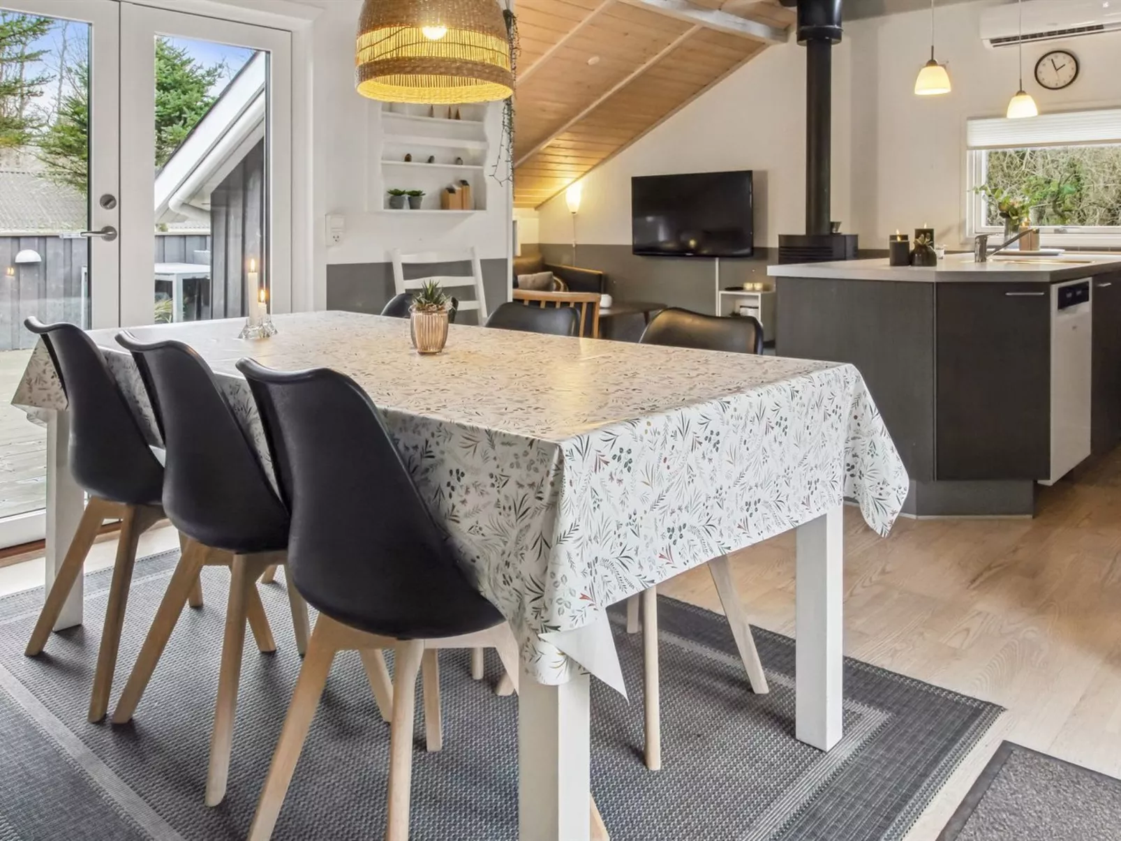 "Nedelko" - 30km from the sea-Binnen