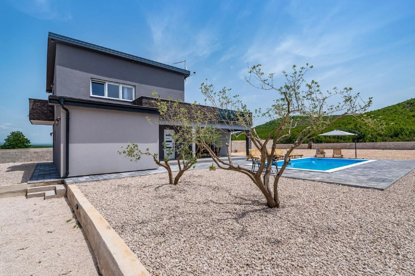 Villa Diva-Buitenkant zomer