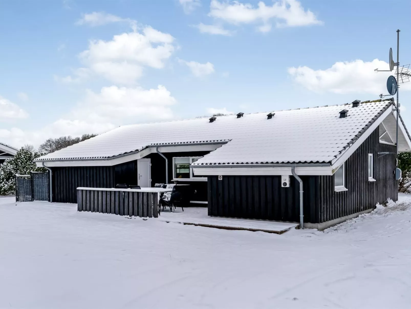 "Galin" - 210m to the fjord-Buiten