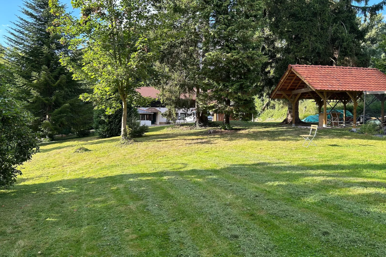 L'Ecureuil Blanc-Tuinen zomer