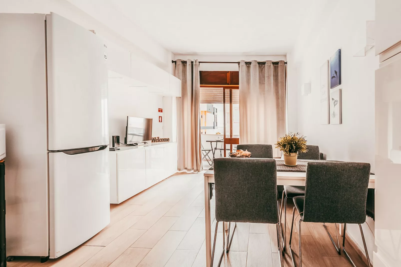 Beach House By Gt House-Eetkamer