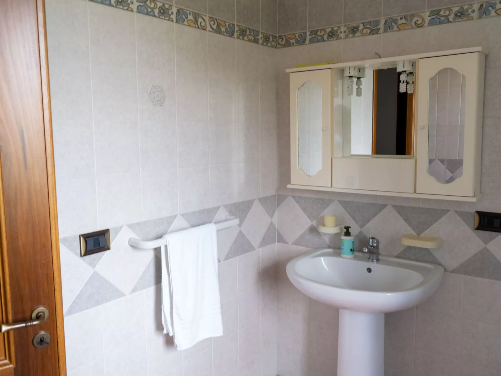 Wunderschöne Villa Oasi della Pace, mit privatem Pool, WLAN und Grillplatz - Binnen